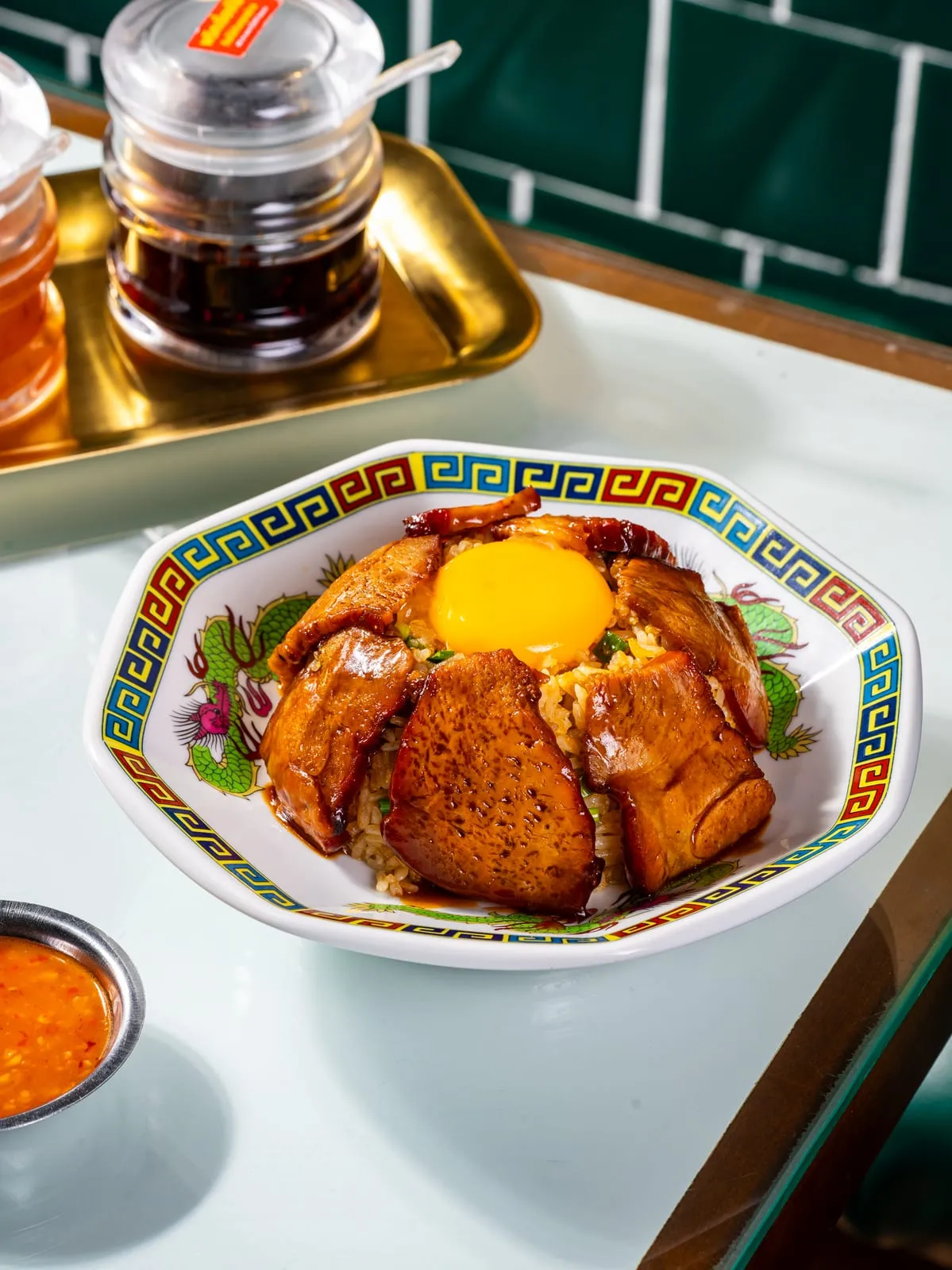 ข้าวหน้าหมูแดงท็อปไข่ดิบ
